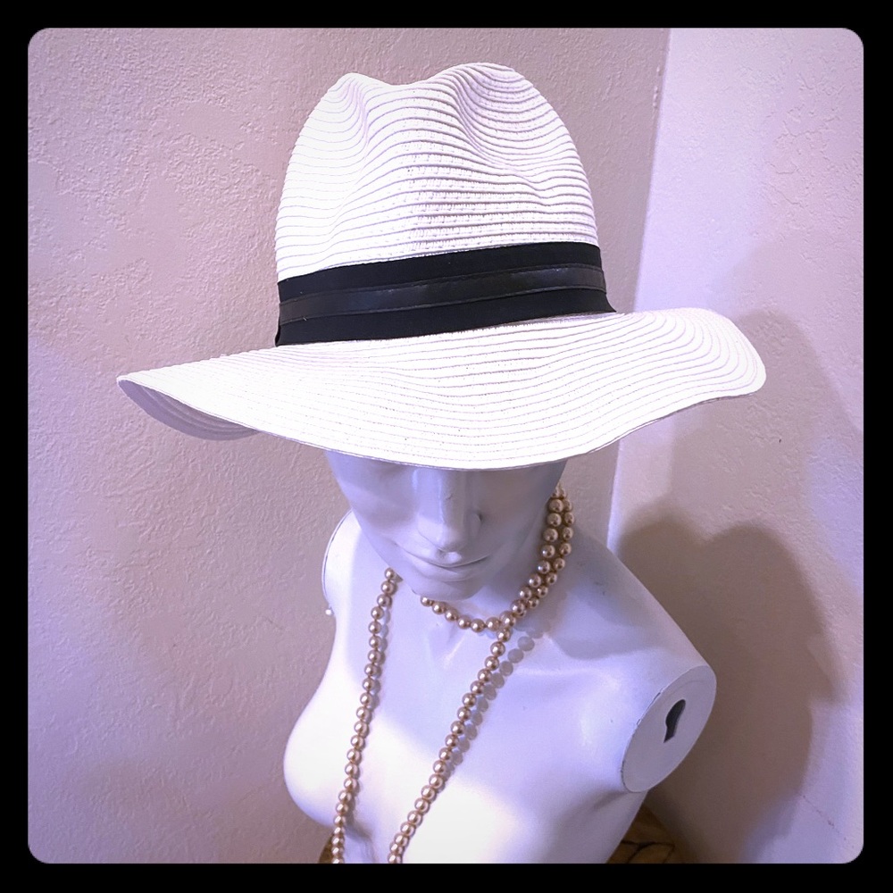 Vince Camuto summer fedora. Packable.